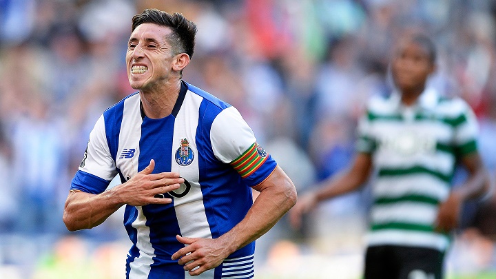 Hector Herrera celebrando un gol