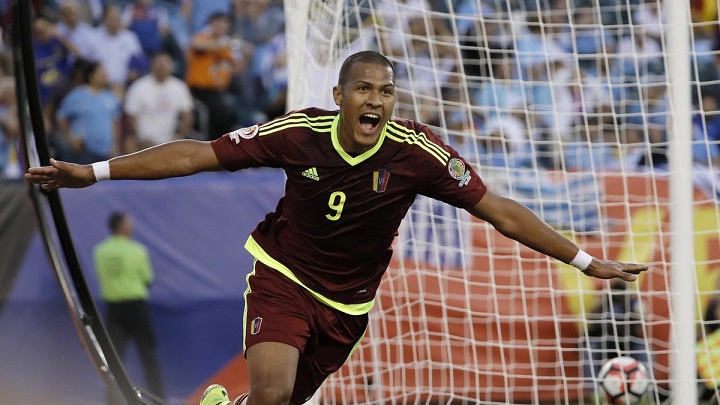 Salomon Rondon celebrando un gol