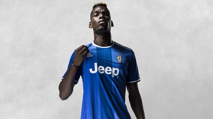 Pogba con la segunda equipacion Juventus 2016-2017