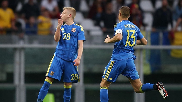 Zinchenko celebrando un gol