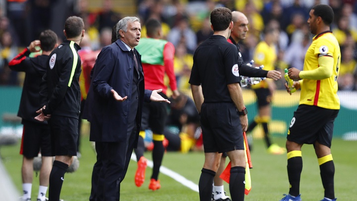 José Mourinho quejándose