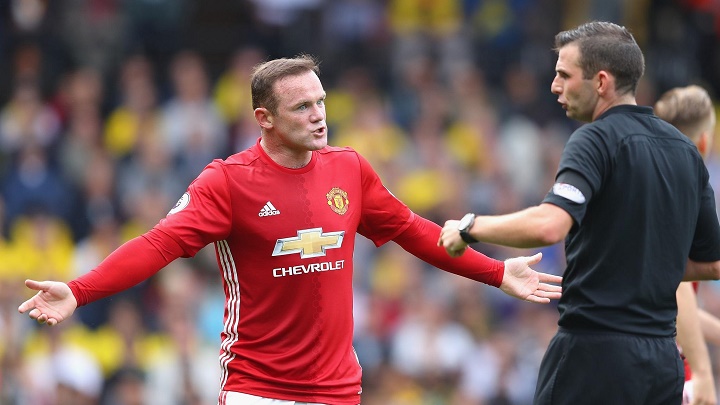 wayne-rooney-protestando