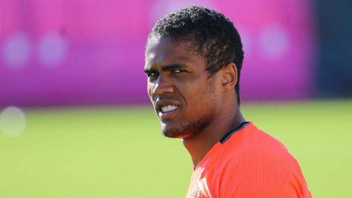 douglas-costa