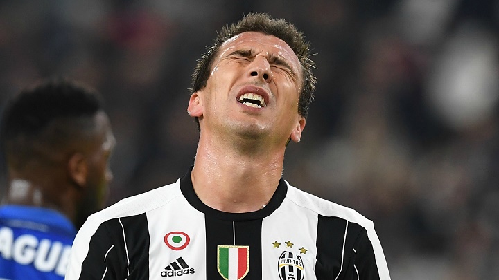 mandzukic-lamentandose