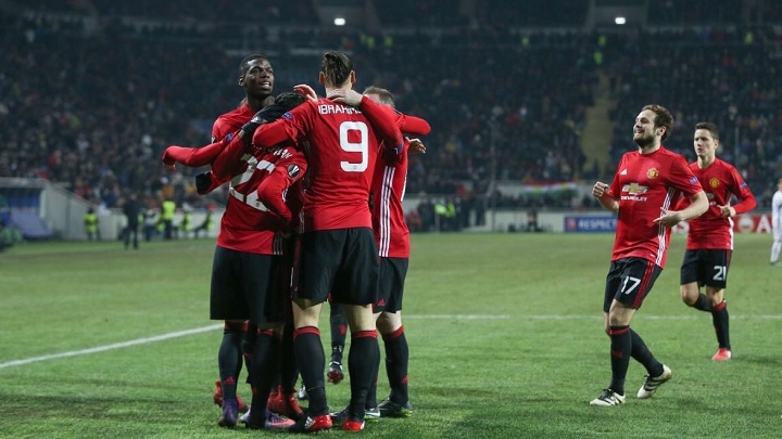 jugadores del United celebrando un gol