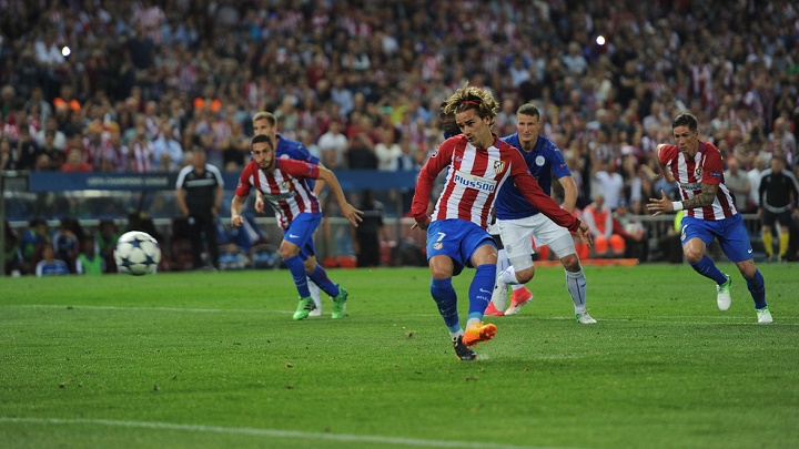 Griezmann-lanzando-el-penalti