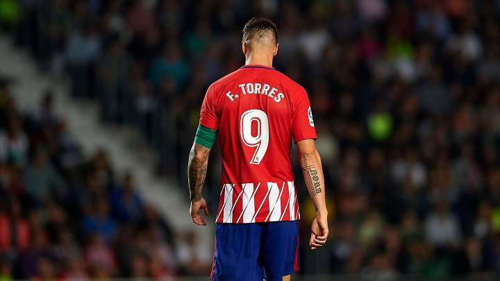 Fernando-Torres-de-espaldas