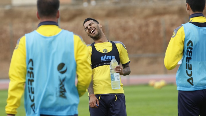 Jonathan-Viera-entrenamiento