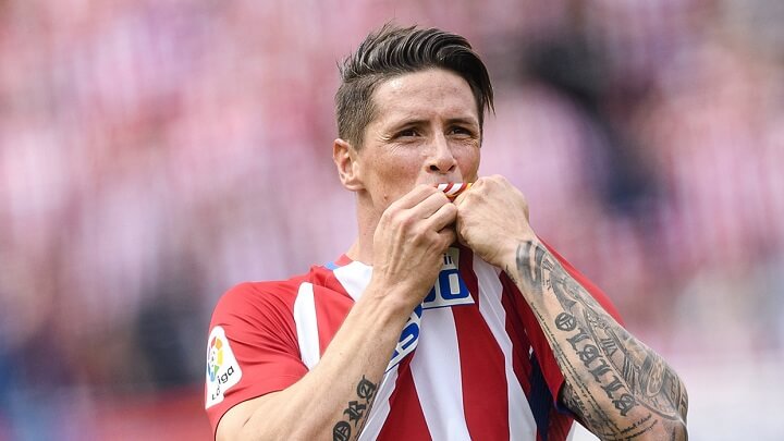 Fernando-Torres-besando-el-escudo