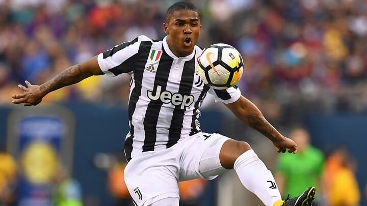 Douglas-Costa-controlando-un-balon