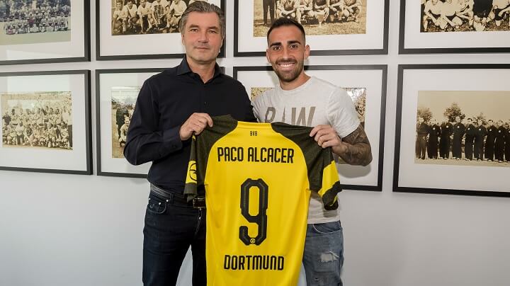Paco-Alcacer-posando-camiseta-Dortmund