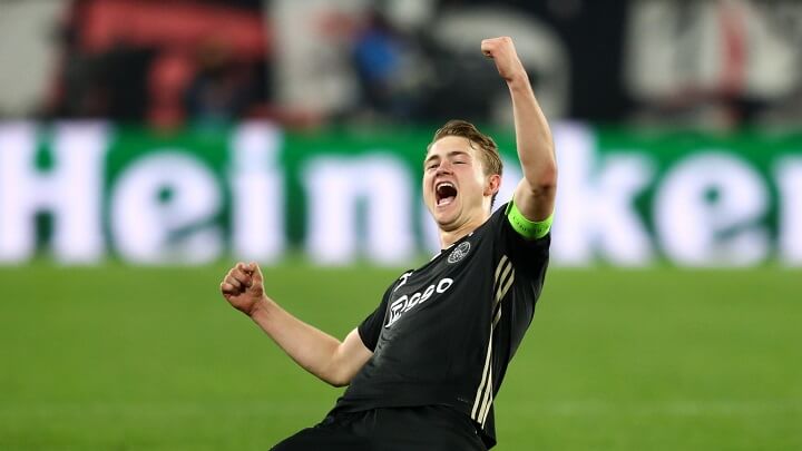 De-Ligt-celebrando-un-gol